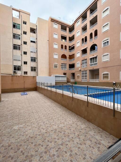 Cozy Apartment 5 Mins To Beach Torrevieja Exterior photo