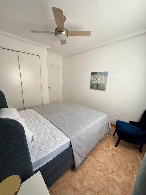 Cozy Apartment 5 Mins To Beach Torrevieja Exterior photo